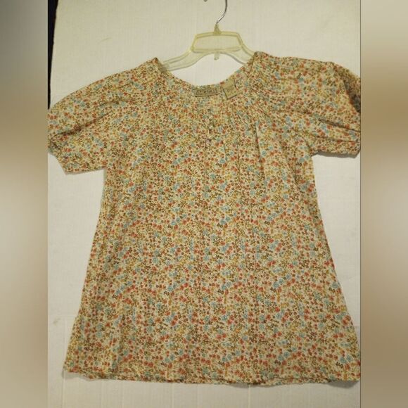 Art & Soul floral print top with gathered elastic neckline and pearl buttons - Picture 3 of 11